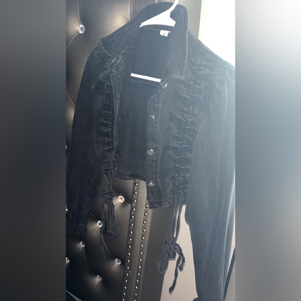Women’s cropped jean jacket size small